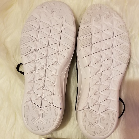 NWT Nike Free TR Flyknit 2 Running Kicks In Women - Picture 8 of 8